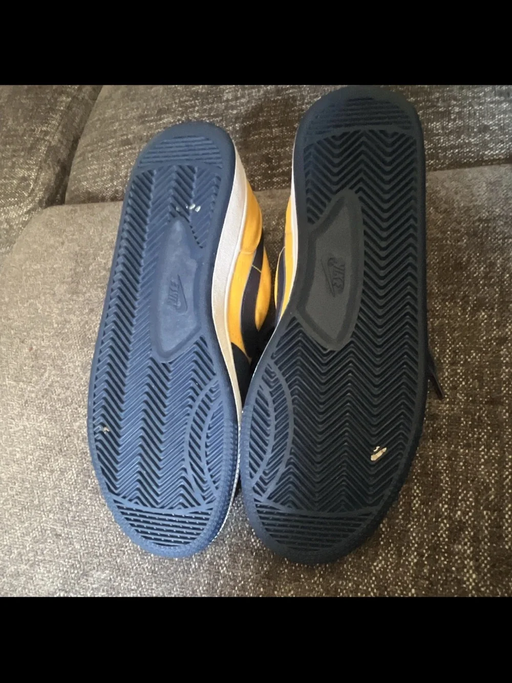 Nike men Low-Top dunks Sneakers in Yellow and Navy Blue